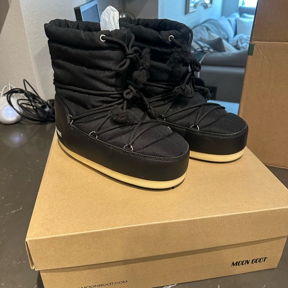 Moon Boot EVX Light Nylon Slip On Unisex Snow Boots - Picture 2 of 5